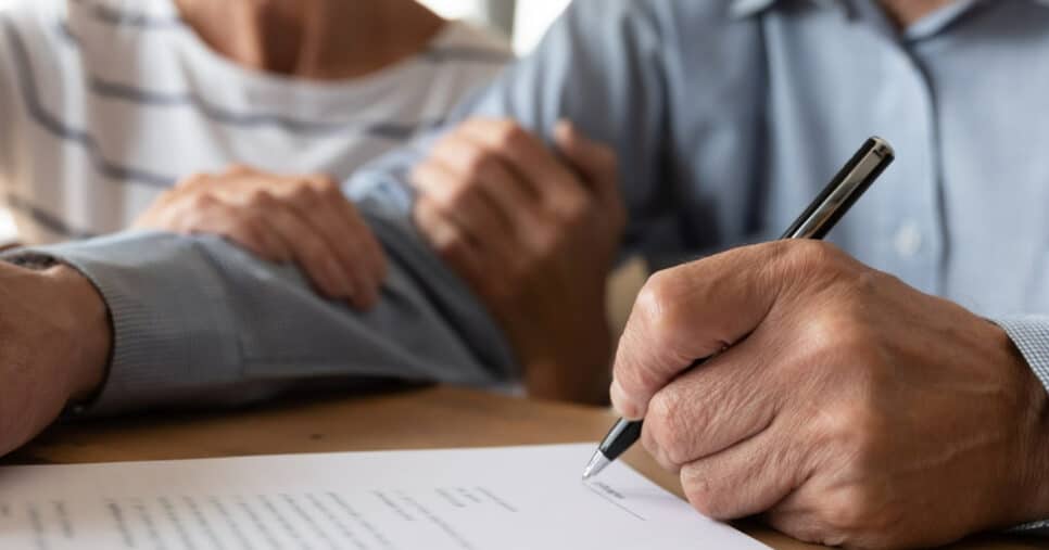Com 50 anos e ganhando +de R$ 8 mil: 2 passos pra se aposentar (Foto: Reprodução/iStock)